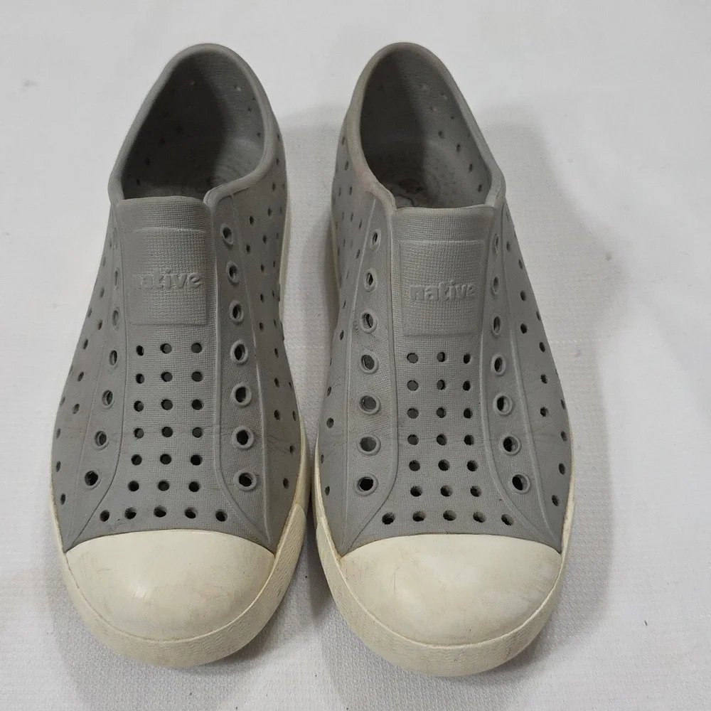Native Kids Gray Slip-On Shoes Waterproof Outdoors Beach Sz J2 GUC READ